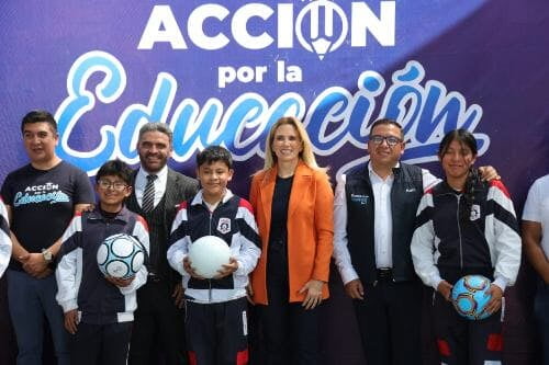 Más de 30 mil alumnos de Huixquilucan beneficiados con "Acción por la Educación"